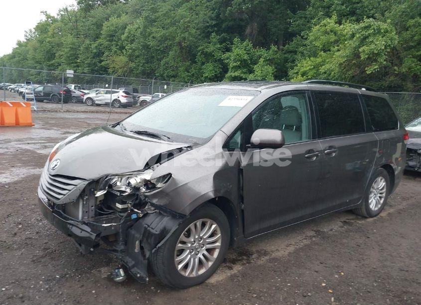 Photo 2 of 2013 Toyota Sienna LIMITED V6 7 PASSENGER/XLE V6 7 PASSENGER AUTO ACCESS SEAT/XLE V6 8 PASSENGER (VIN 5TDYK3DC4DS400424)