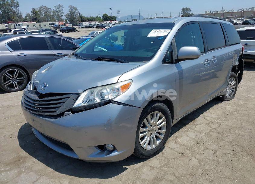 Photo 2 of 2014 Toyota Sienna XLE V6 8 PASSENGER (VIN 5TDYK3DC4ES417970)