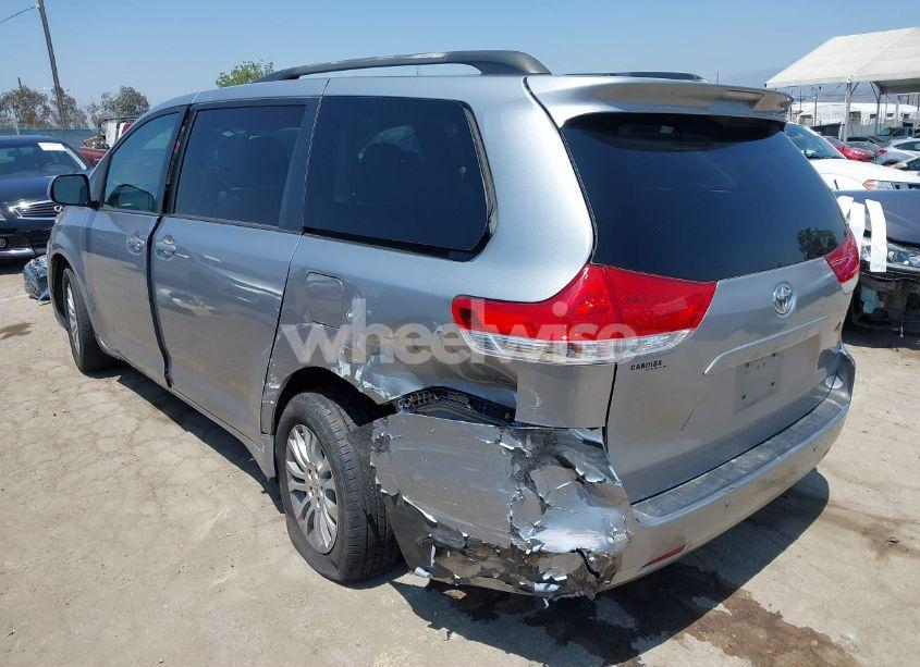 Photo 3 of 2014 Toyota Sienna XLE V6 8 PASSENGER (VIN 5TDYK3DC4ES417970)