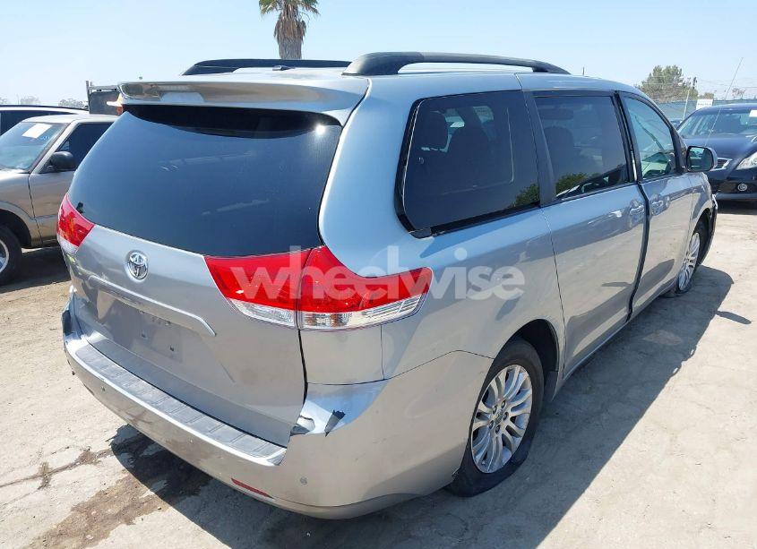 Photo 4 of 2014 Toyota Sienna XLE V6 8 PASSENGER (VIN 5TDYK3DC4ES417970)