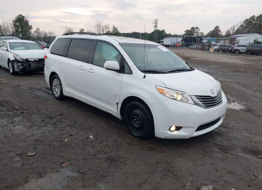 2014 Toyota Sienna XLE V6 8 PASSENGER (VIN 5TDYK3DC4ES435837) main photo