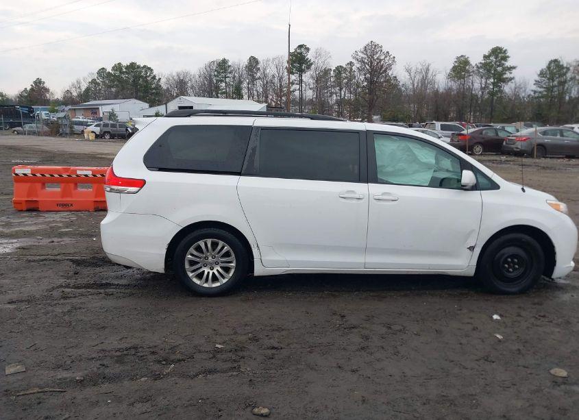 Photo 13 of 2014 Toyota Sienna XLE V6 8 PASSENGER (VIN 5TDYK3DC4ES435837)