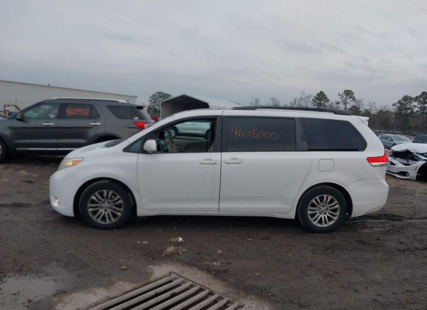 Photo 14 of 2014 Toyota Sienna XLE V6 8 PASSENGER (VIN 5TDYK3DC4ES435837)