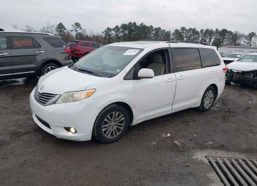 Photo 2 of 2014 Toyota Sienna XLE V6 8 PASSENGER (VIN 5TDYK3DC4ES435837)