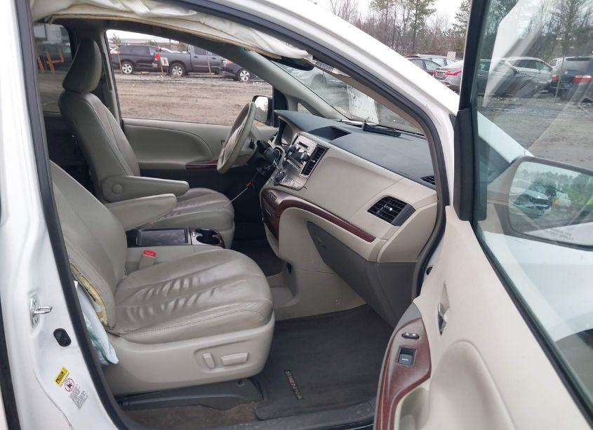Photo 5 of 2014 Toyota Sienna XLE V6 8 PASSENGER (VIN 5TDYK3DC4ES435837)