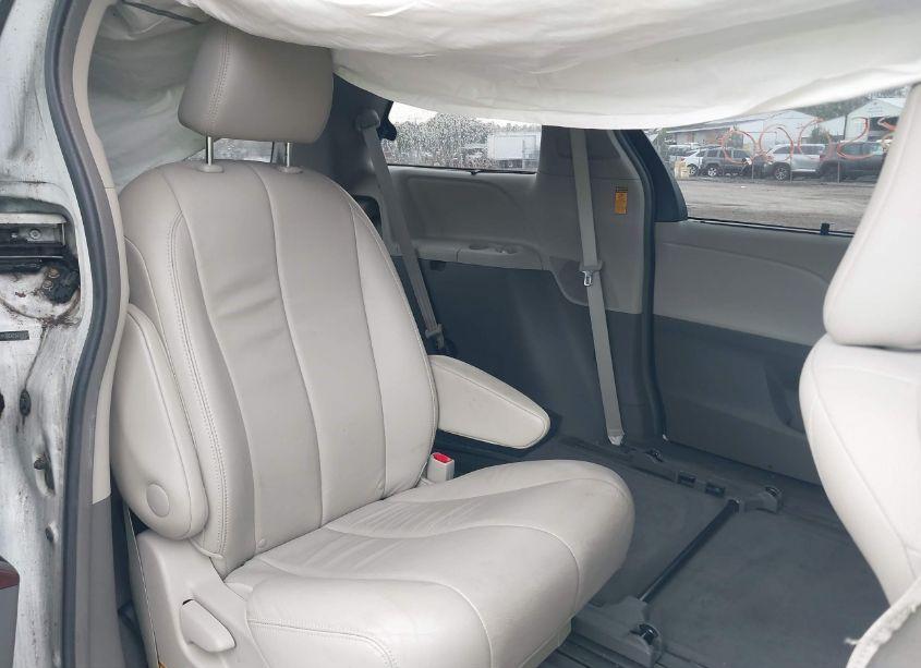 Photo 8 of 2014 Toyota Sienna XLE V6 8 PASSENGER (VIN 5TDYK3DC4ES435837)