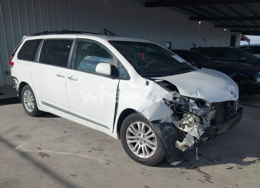 2014 Toyota Sienna XLE/LIMITED (VIN 5TDYK3DC4ES439032) main photo