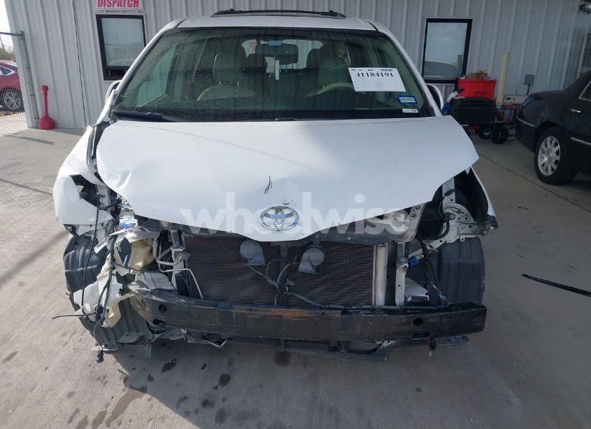 Photo 11 of 2014 Toyota Sienna XLE/LIMITED (VIN 5TDYK3DC4ES439032)