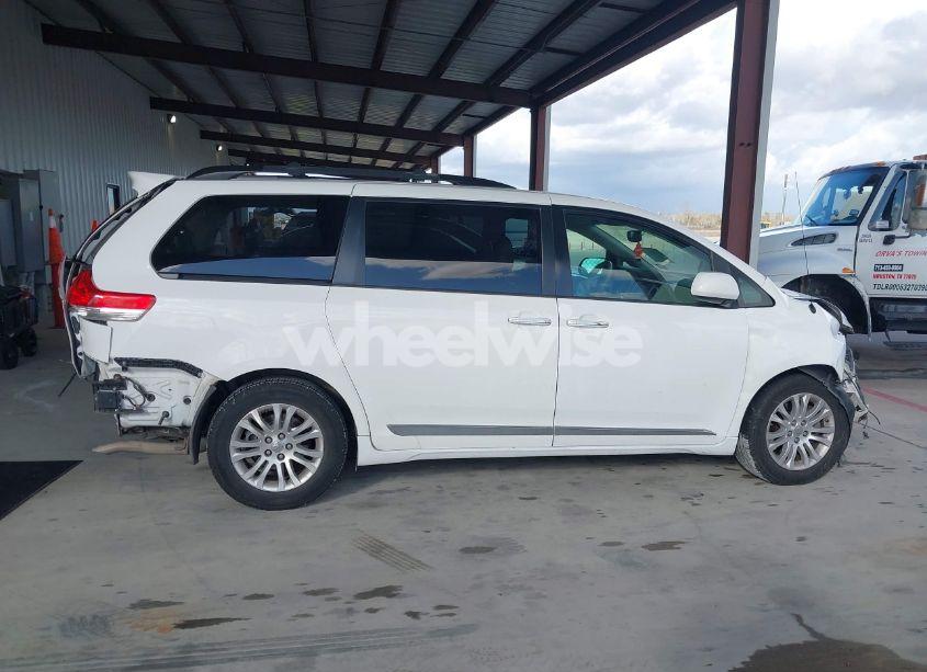 Photo 12 of 2014 Toyota Sienna XLE/LIMITED (VIN 5TDYK3DC4ES439032)