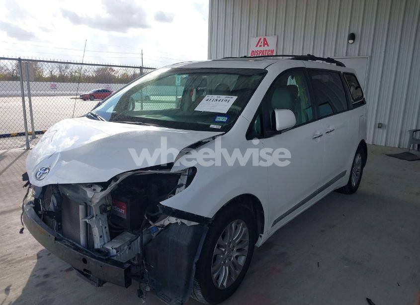 Photo 2 of 2014 Toyota Sienna XLE/LIMITED (VIN 5TDYK3DC4ES439032)