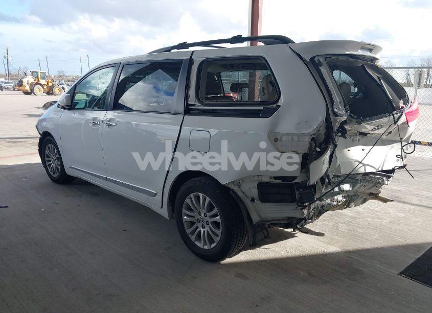 Photo 3 of 2014 Toyota Sienna XLE/LIMITED (VIN 5TDYK3DC4ES439032)