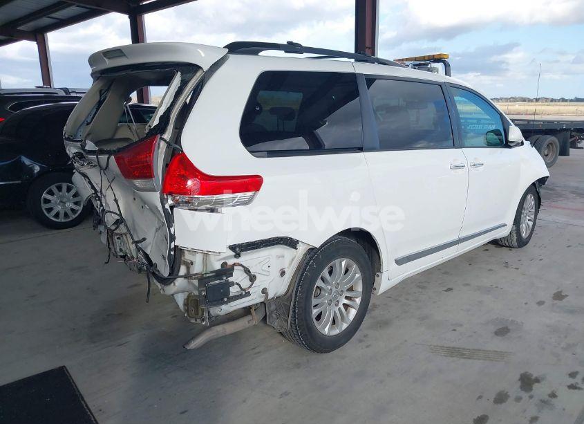 Photo 4 of 2014 Toyota Sienna XLE/LIMITED (VIN 5TDYK3DC4ES439032)