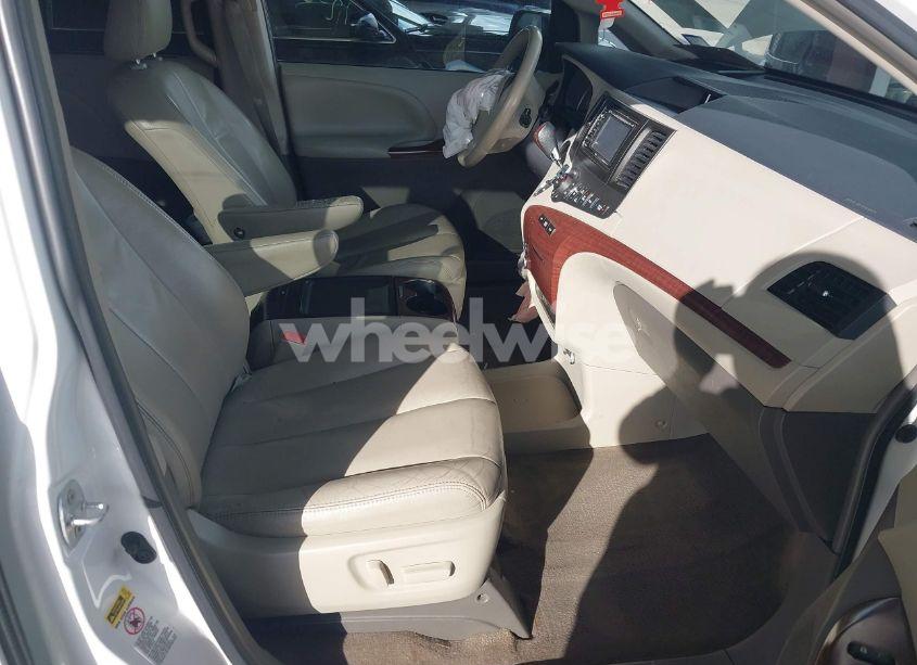 Photo 5 of 2014 Toyota Sienna XLE/LIMITED (VIN 5TDYK3DC4ES439032)