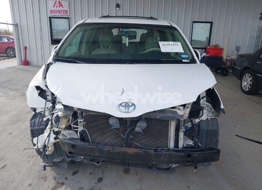 Photo 6 of 2014 Toyota Sienna XLE/LIMITED (VIN 5TDYK3DC4ES439032)