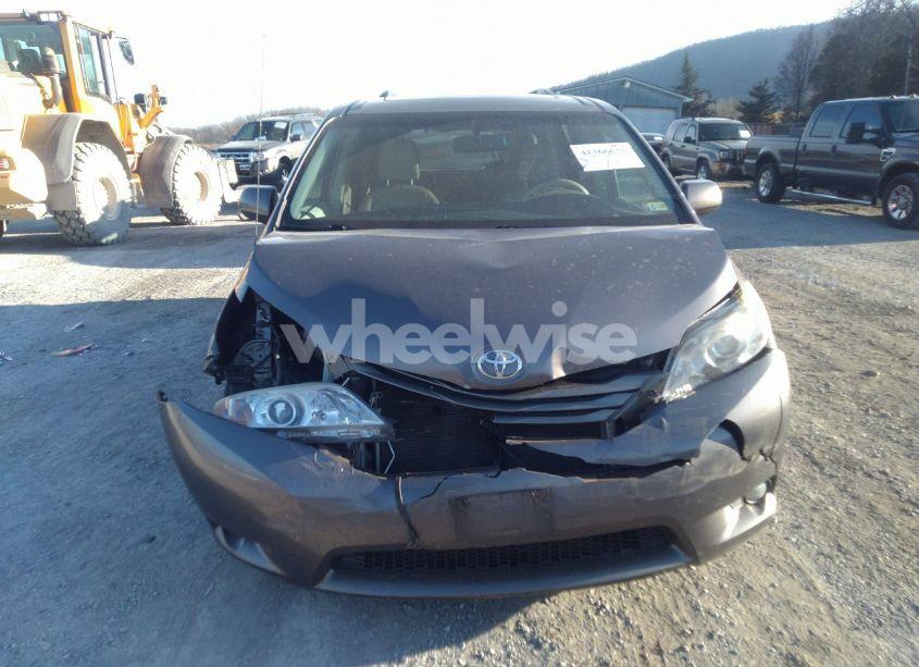 Photo 12 of 2014 Toyota Sienna XLE V6 8 PASSENGER (VIN 5TDYK3DC4ES455800)