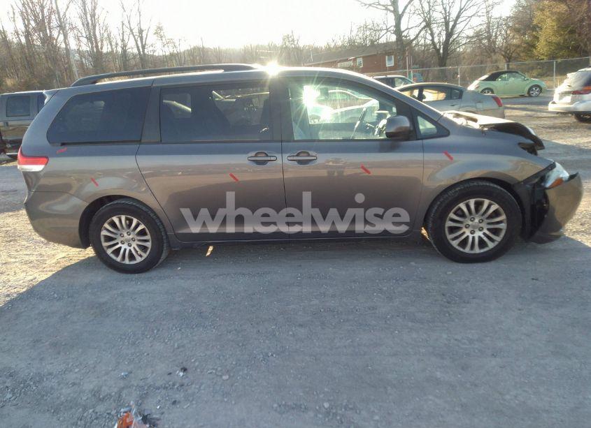 Photo 13 of 2014 Toyota Sienna XLE V6 8 PASSENGER (VIN 5TDYK3DC4ES455800)