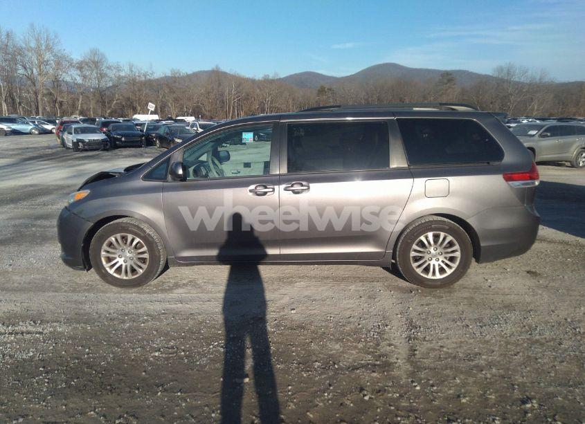 Photo 14 of 2014 Toyota Sienna XLE V6 8 PASSENGER (VIN 5TDYK3DC4ES455800)