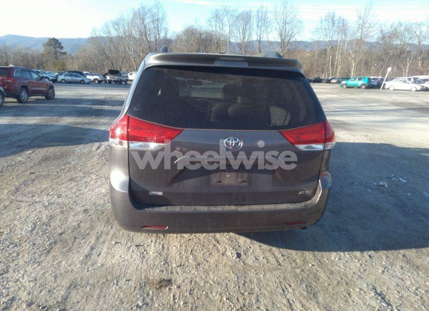 Photo 16 of 2014 Toyota Sienna XLE V6 8 PASSENGER (VIN 5TDYK3DC4ES455800)