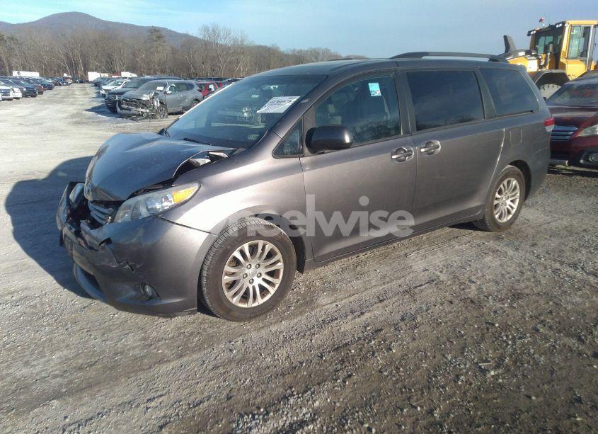 Photo 2 of 2014 Toyota Sienna XLE V6 8 PASSENGER (VIN 5TDYK3DC4ES455800)