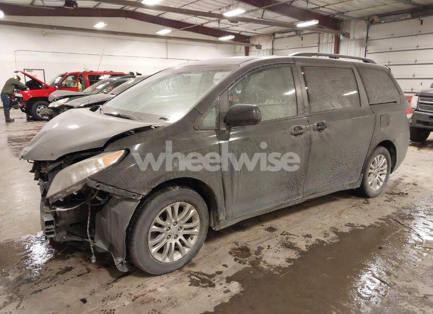 Photo 2 of 2014 Toyota Sienna XLE V6 8 PASSENGER (VIN 5TDYK3DC4ES479210)