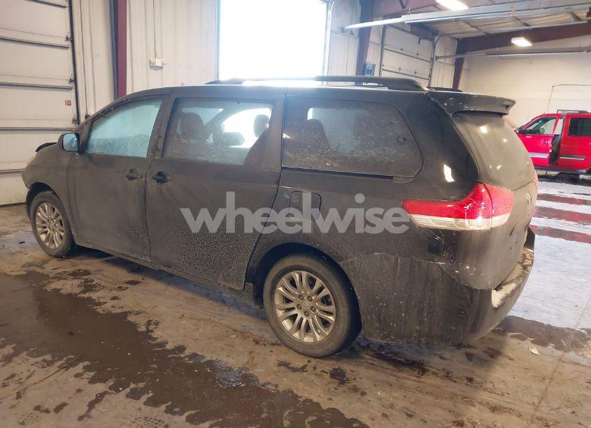 Photo 3 of 2014 Toyota Sienna XLE V6 8 PASSENGER (VIN 5TDYK3DC4ES479210)