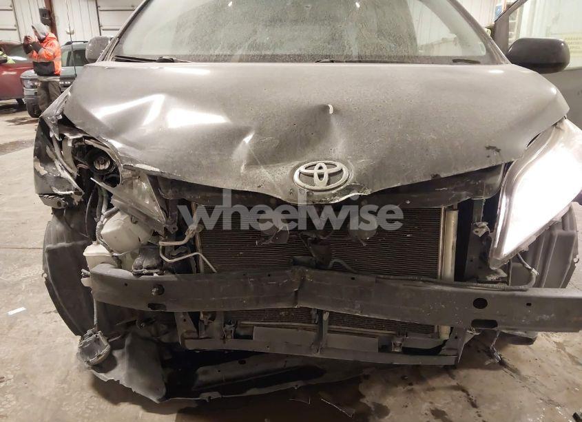 Photo 6 of 2014 Toyota Sienna XLE V6 8 PASSENGER (VIN 5TDYK3DC4ES479210)