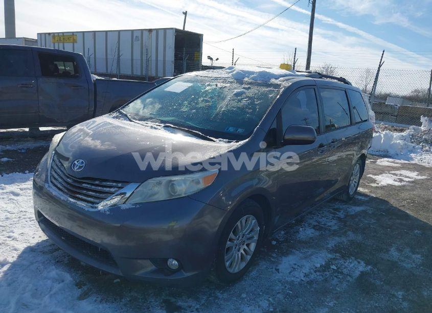 Photo 2 of 2014 Toyota Sienna XLE V6 8 PASSENGER (VIN 5TDYK3DC4ES486660)