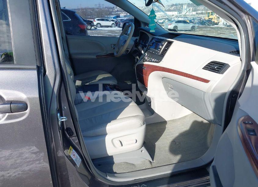 Photo 5 of 2014 Toyota Sienna XLE V6 8 PASSENGER (VIN 5TDYK3DC4ES486660)
