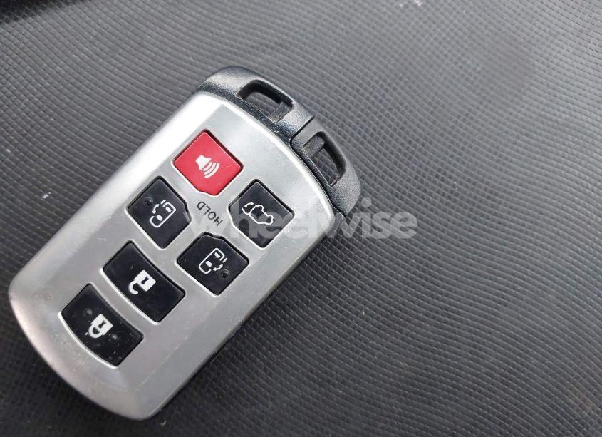 Photo 11 of 2015 Toyota Sienna XLE 8 PASSENGER (VIN 5TDYK3DC4FS539519)