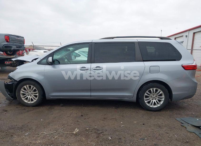 Photo 15 of 2015 Toyota Sienna XLE 8 PASSENGER (VIN 5TDYK3DC4FS539519)