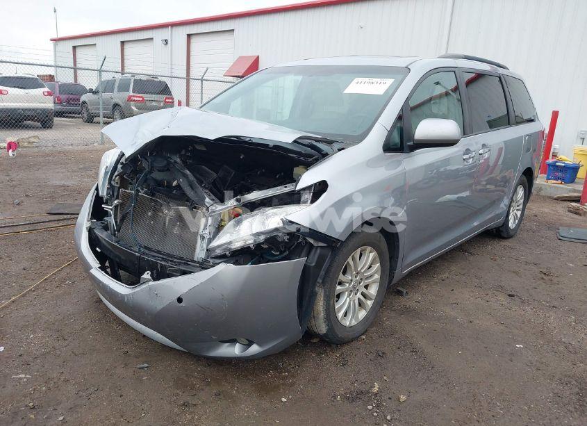 Photo 2 of 2015 Toyota Sienna XLE 8 PASSENGER (VIN 5TDYK3DC4FS539519)