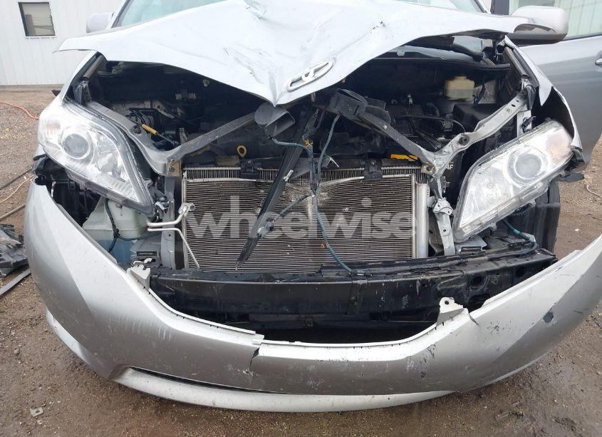 Photo 6 of 2015 Toyota Sienna XLE 8 PASSENGER (VIN 5TDYK3DC4FS539519)