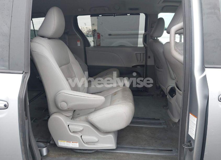 Photo 8 of 2015 Toyota Sienna XLE 8 PASSENGER (VIN 5TDYK3DC4FS539519)
