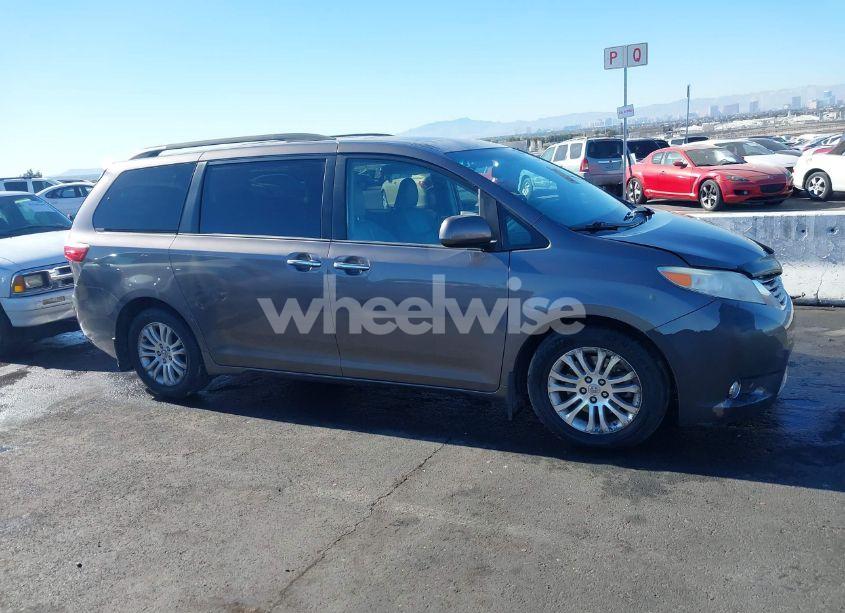 Photo 13 of 2015 Toyota Sienna XLE 8 PASSENGER (VIN 5TDYK3DC4FS576442)