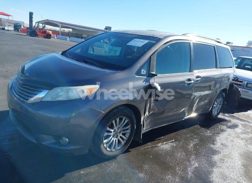 Photo 14 of 2015 Toyota Sienna XLE 8 PASSENGER (VIN 5TDYK3DC4FS576442)