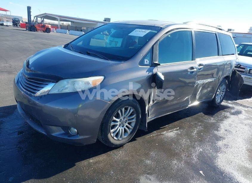Photo 2 of 2015 Toyota Sienna XLE 8 PASSENGER (VIN 5TDYK3DC4FS576442)