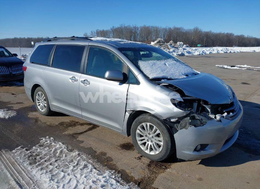 2015 Toyota Sienna XLE/LIMITED (VIN 5TDYK3DC4FS579180) main photo
