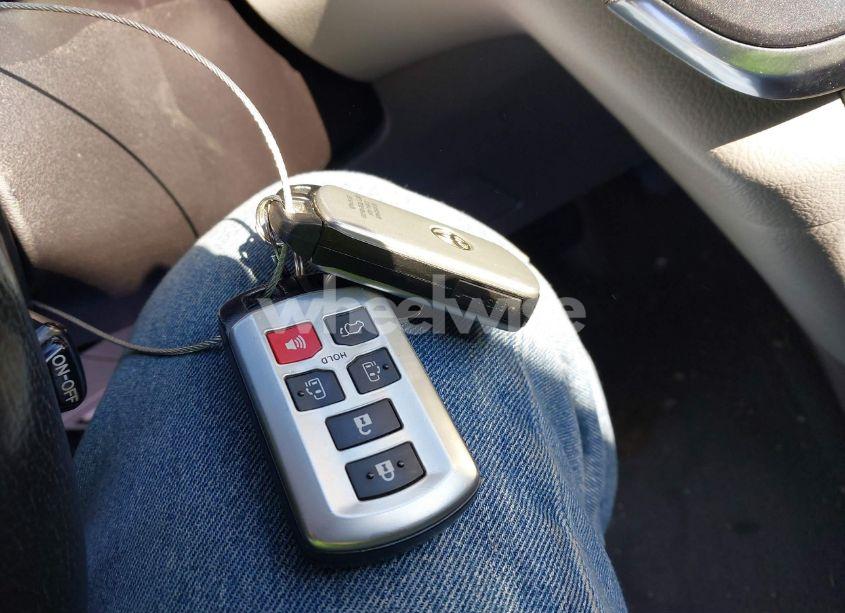 Photo 11 of 2015 Toyota Sienna XLE/LIMITED (VIN 5TDYK3DC4FS579180)