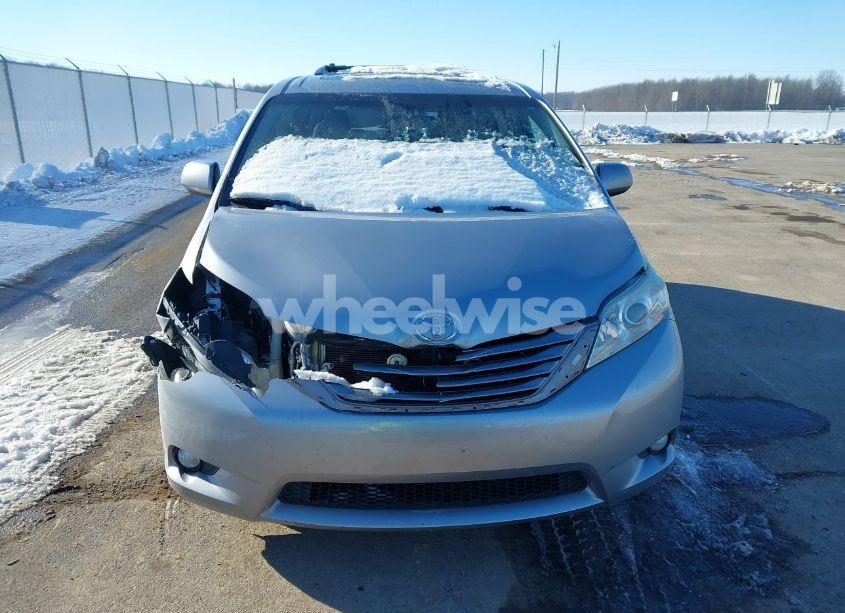 Photo 12 of 2015 Toyota Sienna XLE/LIMITED (VIN 5TDYK3DC4FS579180)