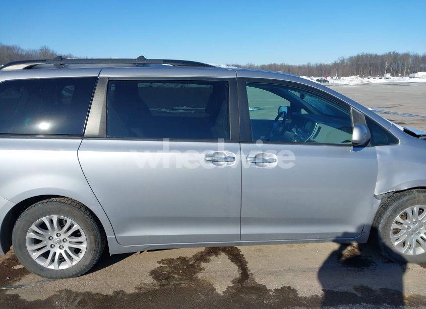 Photo 13 of 2015 Toyota Sienna XLE/LIMITED (VIN 5TDYK3DC4FS579180)