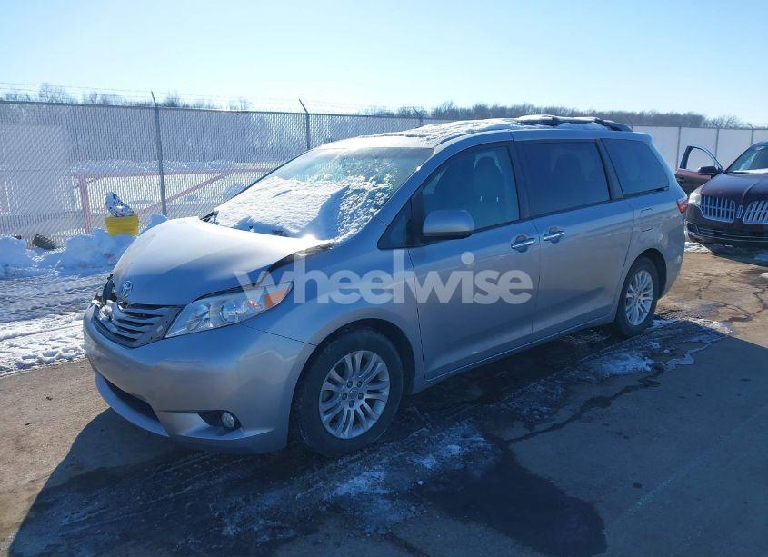 Photo 2 of 2015 Toyota Sienna XLE/LIMITED (VIN 5TDYK3DC4FS579180)