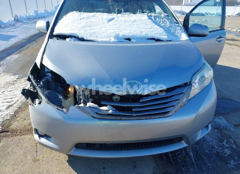 Photo 6 of 2015 Toyota Sienna XLE/LIMITED (VIN 5TDYK3DC4FS579180)