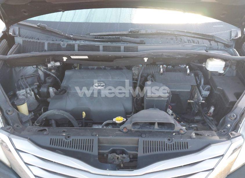 Photo 10 of 2015 Toyota Sienna XLE 8 PASSENGER (VIN 5TDYK3DC4FS581978)