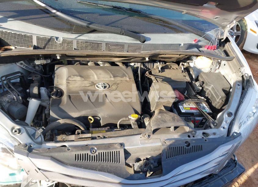 Photo 10 of 2015 Toyota Sienna XLE 8 PASSENGER (VIN 5TDYK3DC4FS628667)