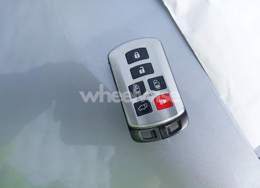 Photo 11 of 2015 Toyota Sienna XLE 8 PASSENGER (VIN 5TDYK3DC4FS628667)