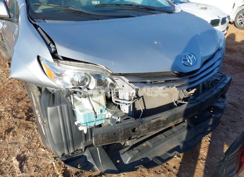 Photo 13 of 2015 Toyota Sienna XLE 8 PASSENGER (VIN 5TDYK3DC4FS628667)