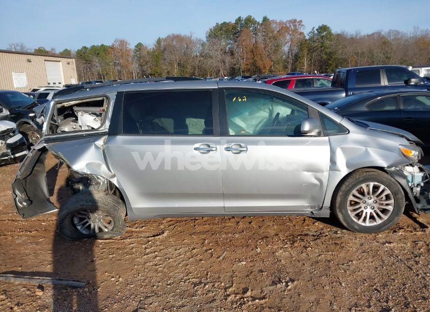Photo 14 of 2015 Toyota Sienna XLE 8 PASSENGER (VIN 5TDYK3DC4FS628667)