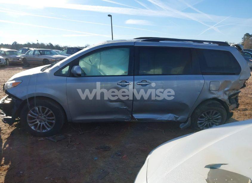 Photo 15 of 2015 Toyota Sienna XLE 8 PASSENGER (VIN 5TDYK3DC4FS628667)