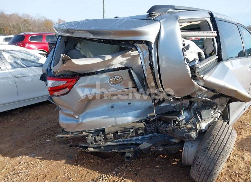 Photo 6 of 2015 Toyota Sienna XLE 8 PASSENGER (VIN 5TDYK3DC4FS628667)