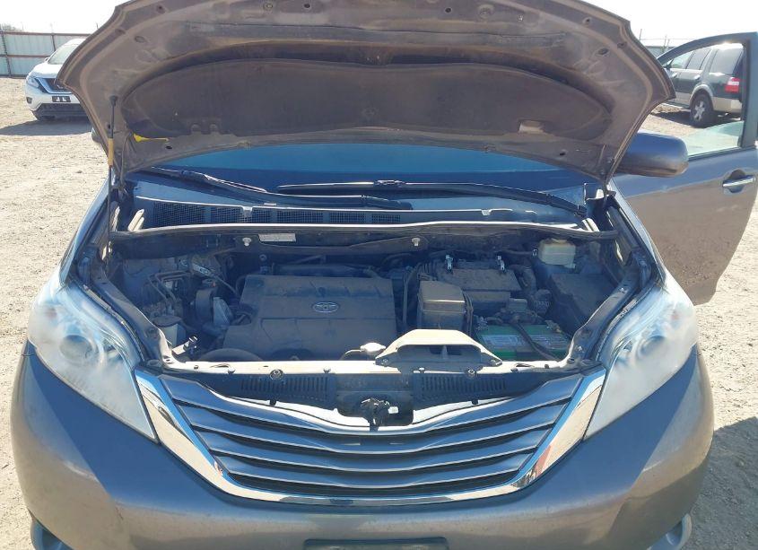 Photo 10 of 2015 Toyota Sienna XLE/LIMITED (VIN 5TDYK3DC4FS653875)